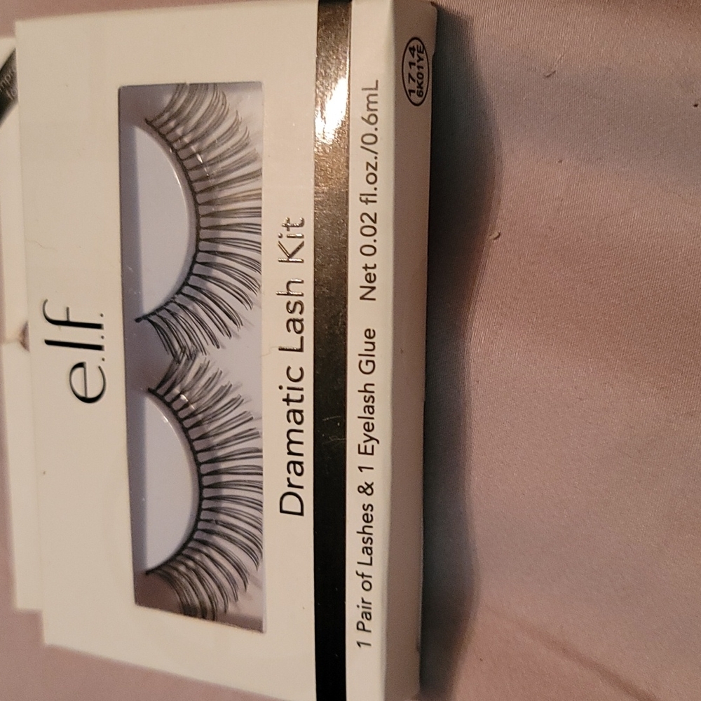 ELF DRAMATIC LASH KIT- LASHES & GLUE